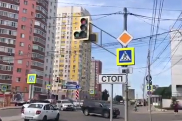 Чиновники обещают, что скоро на этом перекрестке <a href="https://63.ru/text/transport/66114868" target="_blank" class="_">появятся и ограждения</a> Чиновники обещают, что скоро на этом перекрестке <a href="https://63.ru/text/transport/66114868" target="_blank" class="_">появятся и ограждения</a>