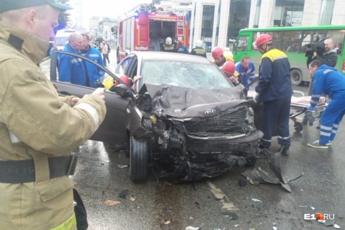 Авария случилась рано утром в воскресенье Авария случилась рано утром в воскресенье