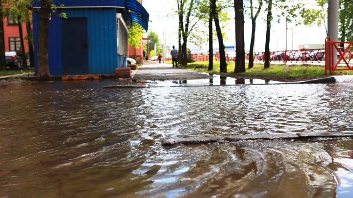 Атмосферный монстр продолжит заливать дождями: какая погода в Ярославле будет в выходные