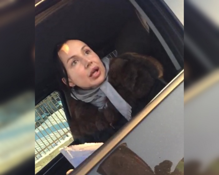 Инспекторы остановили Владиславу за тонировку Инспекторы остановили Владиславу за тонировку