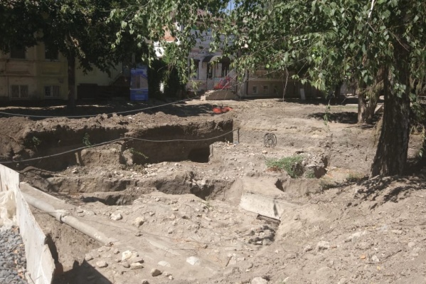 Раскопки на Петровском бульваре продолжаются Раскопки на Петровском бульваре продолжаются