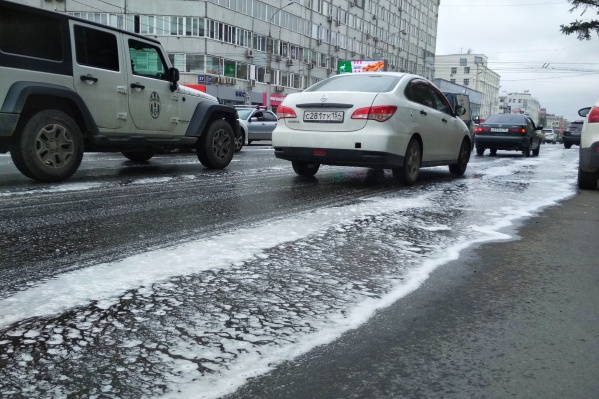 Дорожники показали новую технологию мытья улиц на Вокзальной магистрали Дорожники показали новую технологию мытья улиц на Вокзальной магистрали