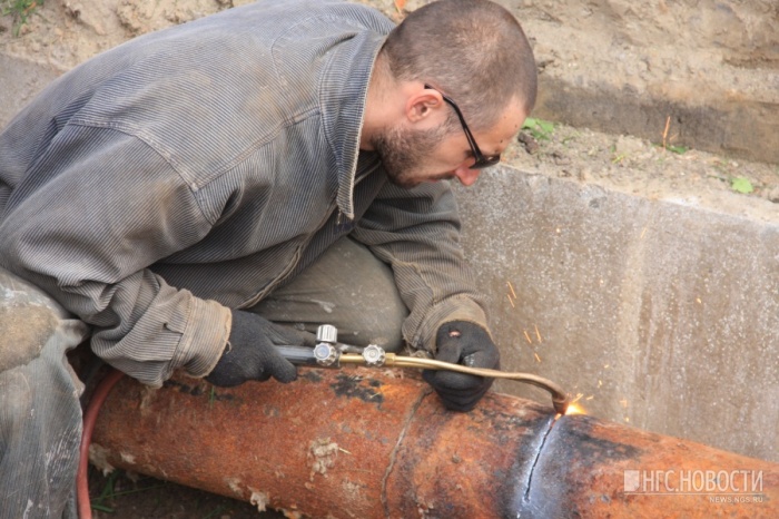 Больше 1000 домов в городе остаются без горячей воды. Вода вернётся в квартиры, когда специалисты закончат устранять дефекты на магистральных сетях Больше 1000 домов в городе остаются без горячей воды. Вода вернётся в квартиры, когда специалисты закончат устранять дефекты на магистральных сетях