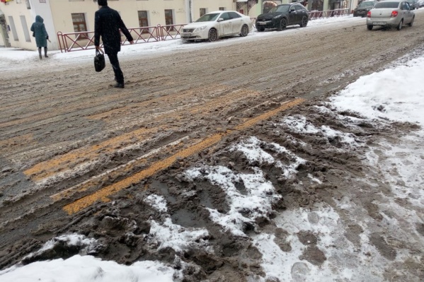 Дороги Ярославля сегодня утопают в снежной каше Дороги Ярославля сегодня утопают в снежной каше 