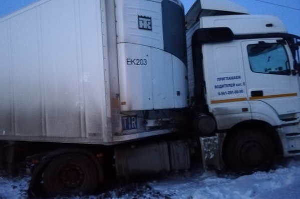 Водитель всю ночь дежурил на трассе, но помочь бесплатно никто не согласился Водитель всю ночь дежурил на трассе, но помочь бесплатно никто не согласился