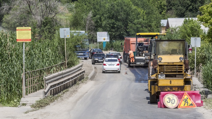 Убитая дорога на улице Полины Осипенко в Волгограде дождалась ремонта — фото