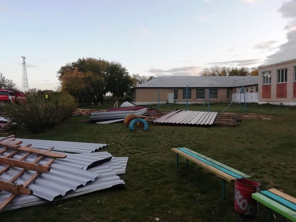 Из-за повреждения соцобъектов в ряде муниципалитетов вводился режим ЧС Из-за повреждения соцобъектов в ряде муниципалитетов вводился режим ЧС
