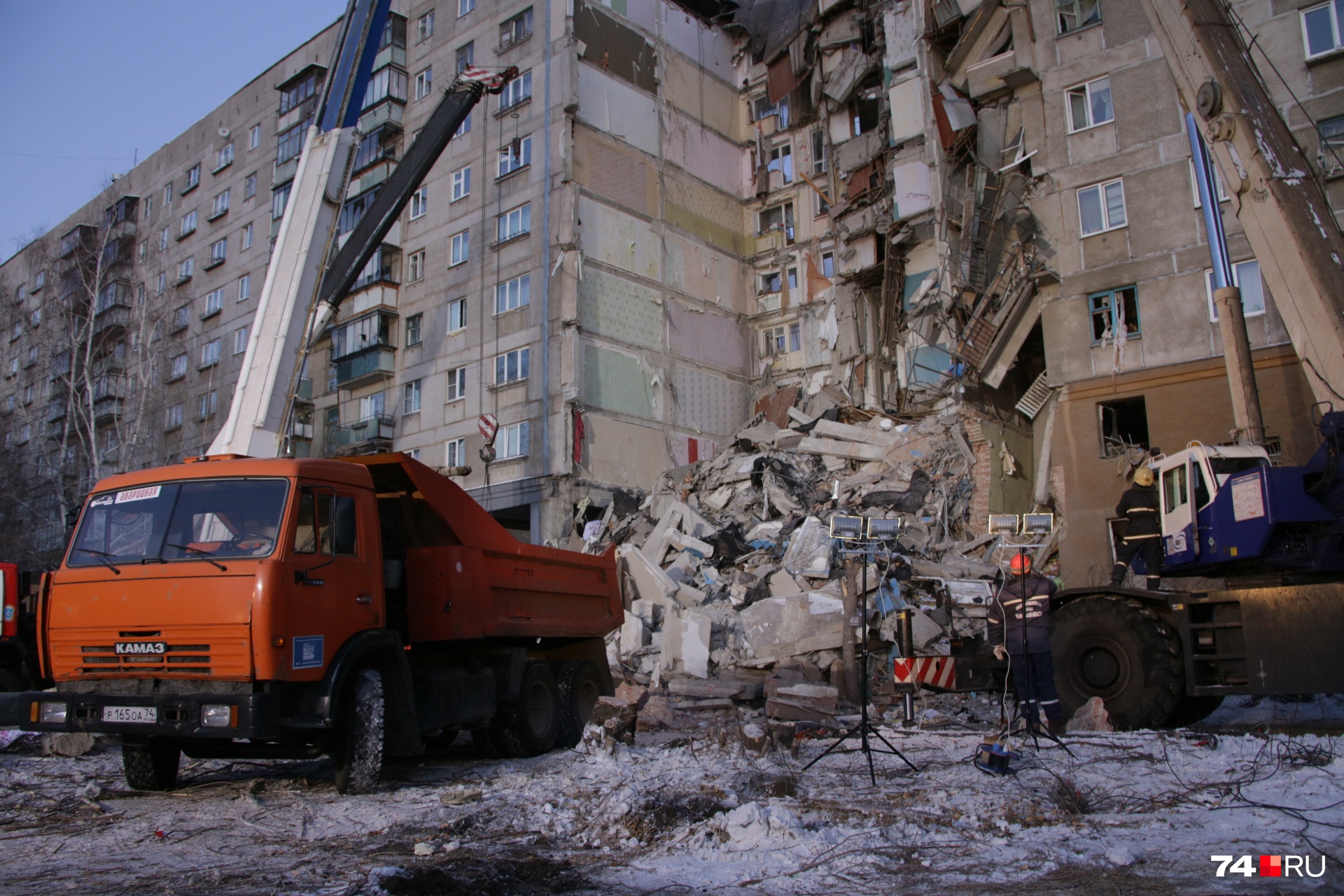 Под этими завалами погибли 39 человек Под этими завалами погибли 39 человек