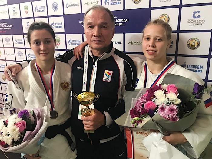 Яна Полякова (справа) и Наталья Голомидова (слева) снова привезут в Екатеринбург медали Яна Полякова (справа) и Наталья Голомидова (слева) снова привезут в Екатеринбург медали