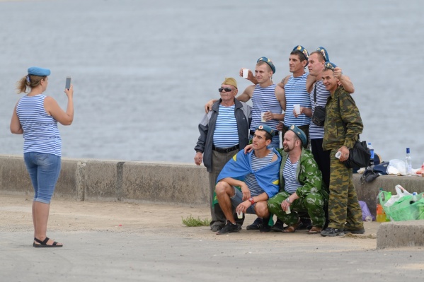 Бывалые десантники не уходят далеко от воды Бывалые десантники не уходят далеко от воды 