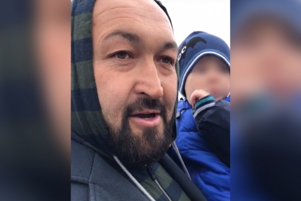 По словам силача, женщина, которой помешали припарковаться, устроила разборку По словам силача, женщина, которой помешали припарковаться, устроила разборку