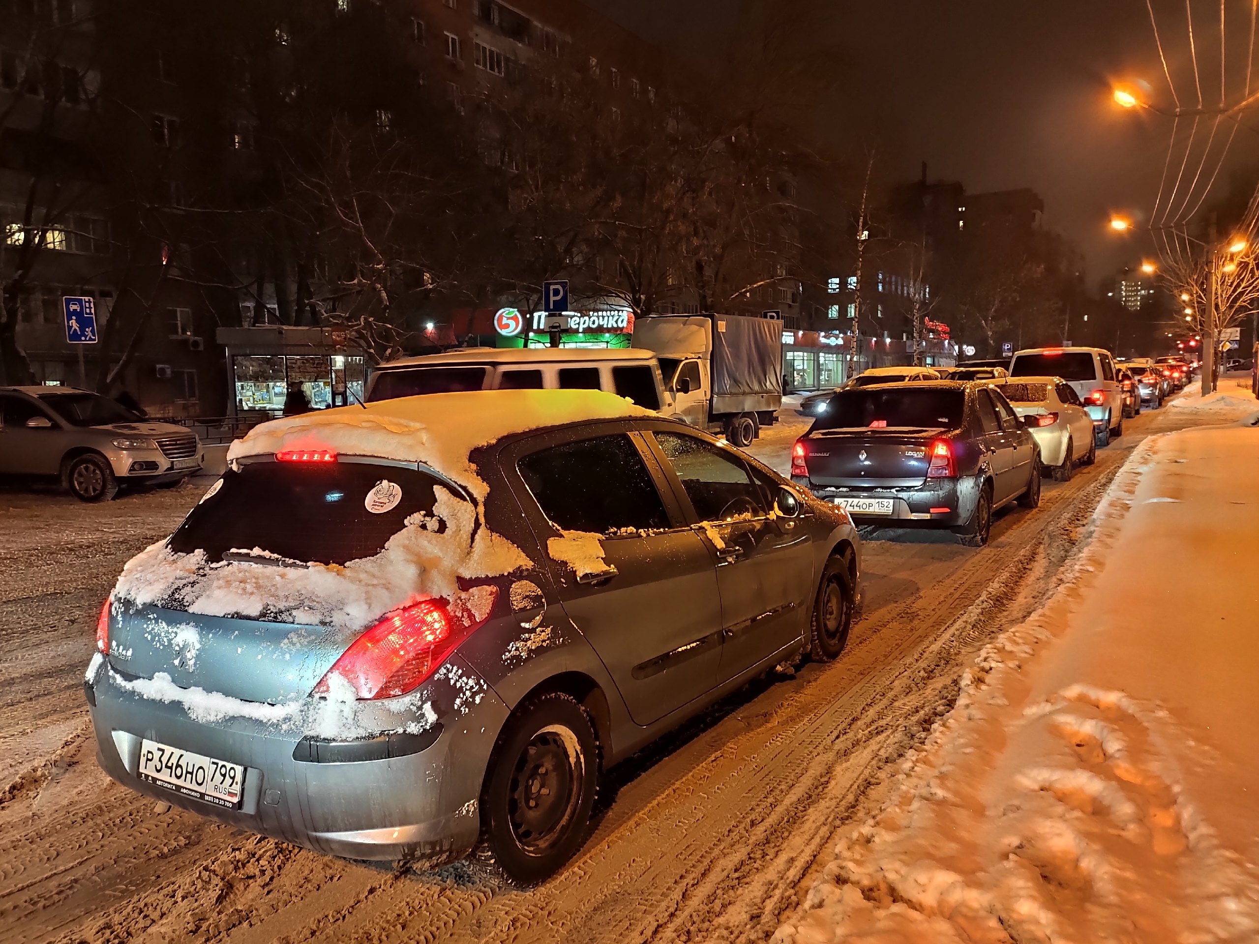 Пробки нижний сейчас. Пробки проспект Ленина Нижний Новгород. Пробки на пр Гагарина Нижний Новгород сейчас. Нижегородские пробки. Серьезные пробки.