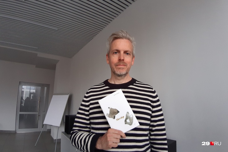 Маттиас работает журналистом более двадцати лет. Он погрузился в тему обращения с отходами в Швеции и написал книгу «Мусор»