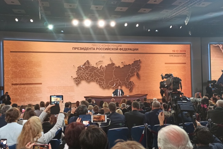 Большая пресс-конференция Владимира Путина началась в 12 часов<br>