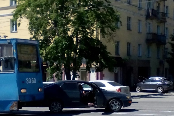 Авария на ул. Богдана Хмельницкого днём 13 июня Авария на ул. Богдана Хмельницкого днём 13 июня