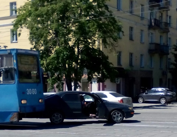 Авария на ул. Богдана Хмельницкого днём 13 июня Авария на ул. Богдана Хмельницкого днём 13 июня