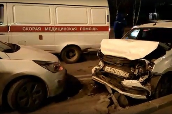 Помощь медиков потребовалась двум пострадавшим Помощь медиков потребовалась двум пострадавшим