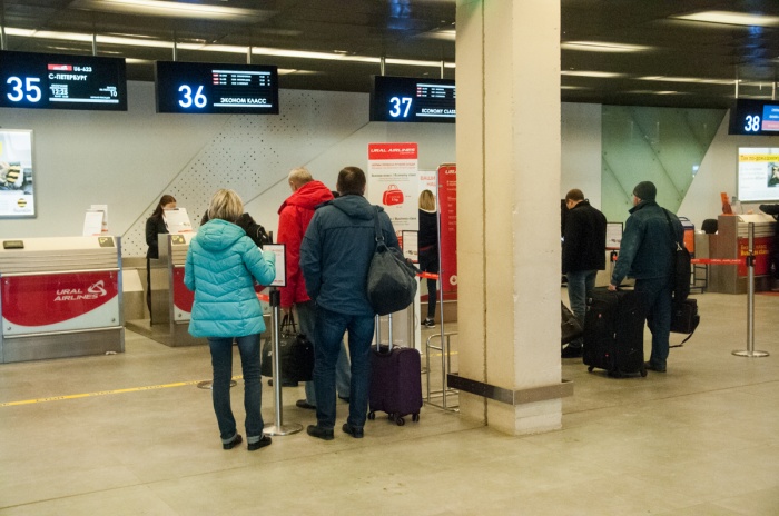 Стоять в очереди для сдачи багажа намного приятнее, когда знаешь, что ты уже занял хорошее место в самолете Стоять в очереди для сдачи багажа намного приятнее, когда знаешь, что ты уже занял хорошее место в самолете