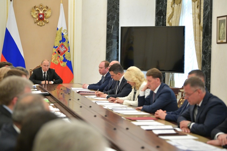 Президент на совещании упомянул регионы, которые «хулиганят с тарифами». Судя по контексту, речь в том числе об Омской области Президент на совещании упомянул регионы, которые «хулиганят с тарифами». Судя по контексту, речь в том числе об Омской области