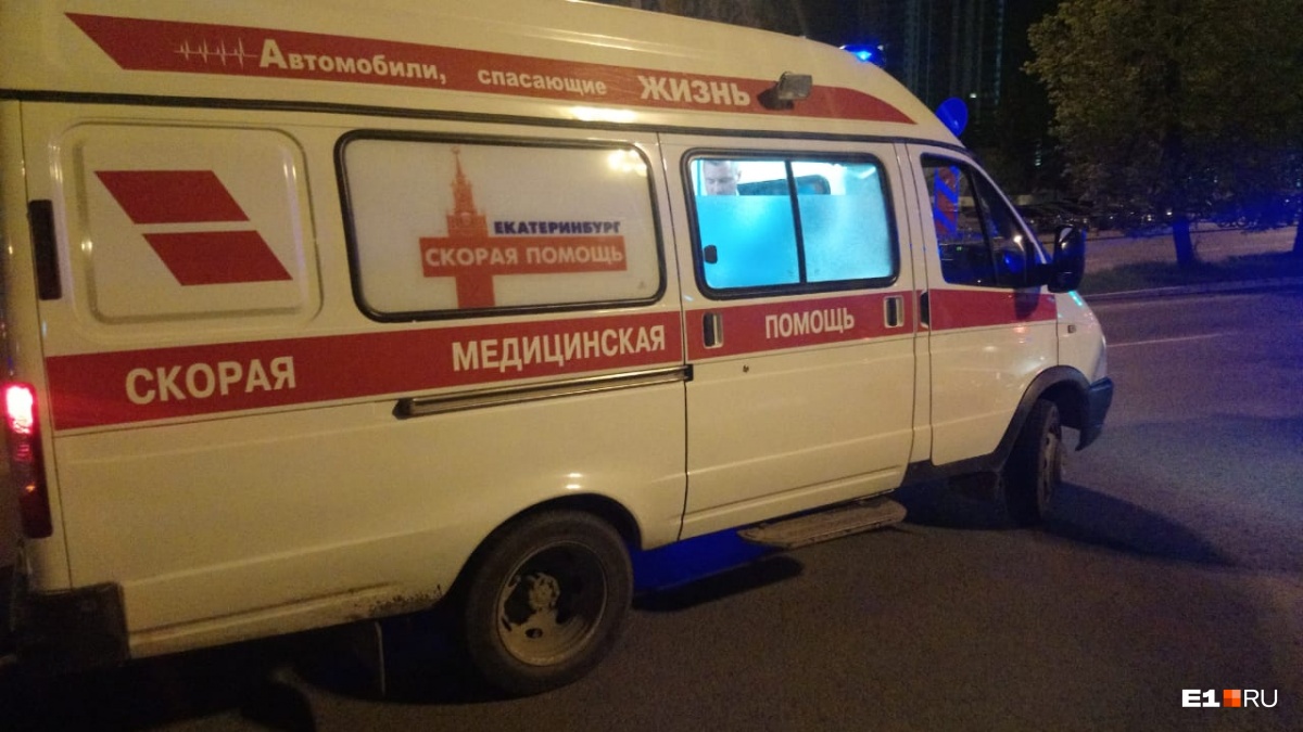 Обещали продолжить: горожане бились за сквер в Екатеринбурге больше десяти часов