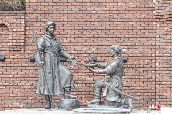 В Ростове установили памятник Петру I В Ростове установили памятник Петру I 