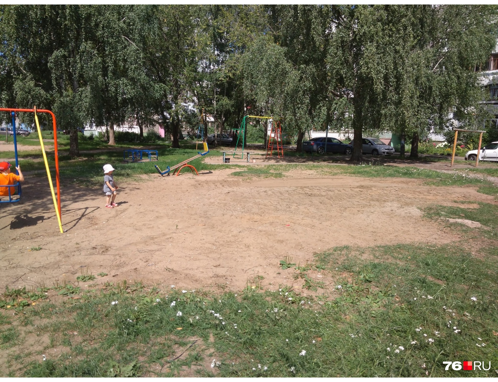 «Гниль и разрушения»: в Ярославской области разобрали опасную детскую площадку