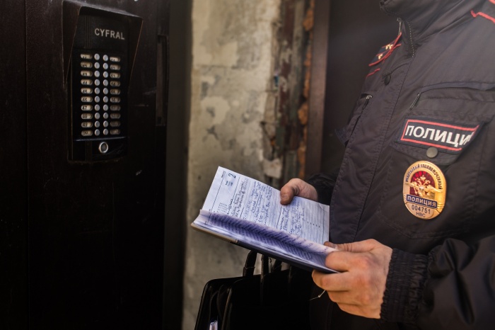Подросток напал на инспектора ПДН в квартире у знакомых Подросток напал на инспектора ПДН в квартире у знакомых