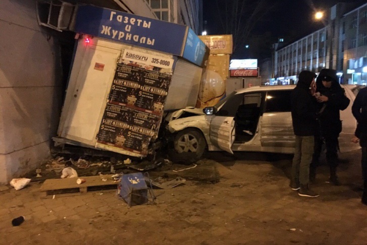 Водитель «Субару» пытался избежать столкновения с автомобилем такси Водитель «Субару» пытался избежать столкновения с автомобилем такси