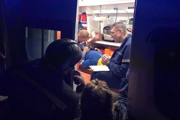 Мужчину доставили в больницу Мужчину доставили в больницу