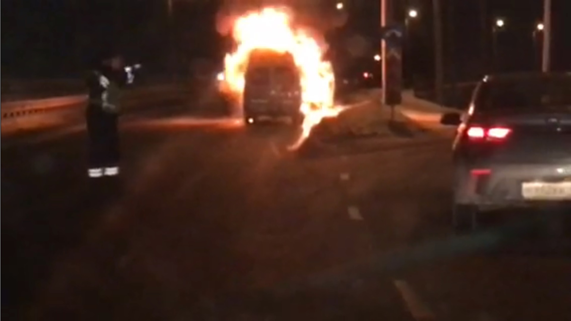 Вспыхнула как спичка: в Челябинске на «Меридиане» сгорела машина скорой помощи