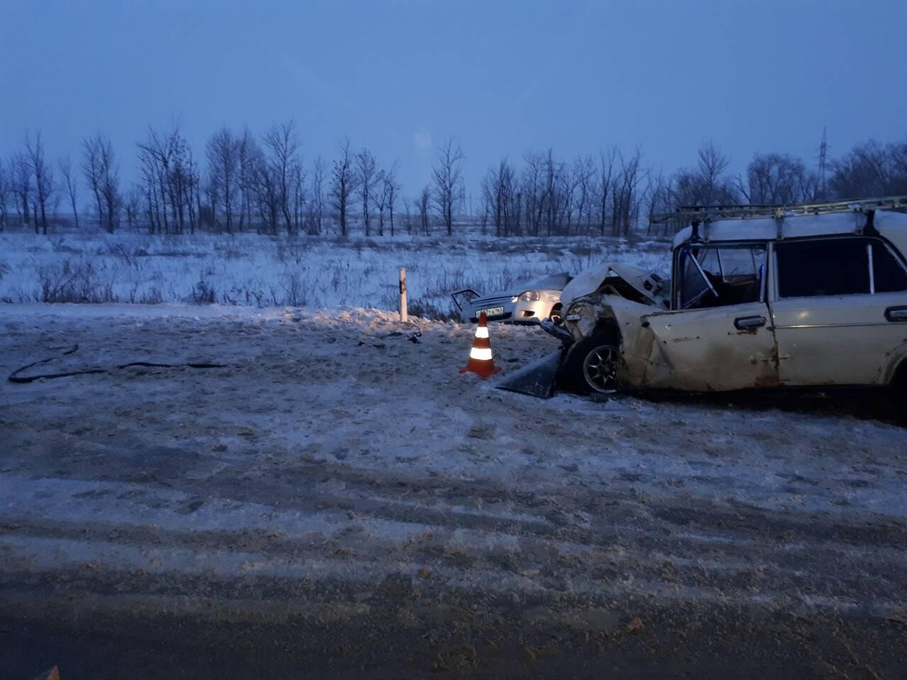 «Машина сложилась вдвое»: в Самарской области водитель «Приоры» протаранил «Жигули» на встречке