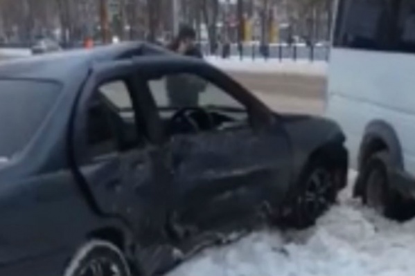 Во время аварии в автобусе сидели пассажиры Во время аварии в автобусе сидели пассажиры