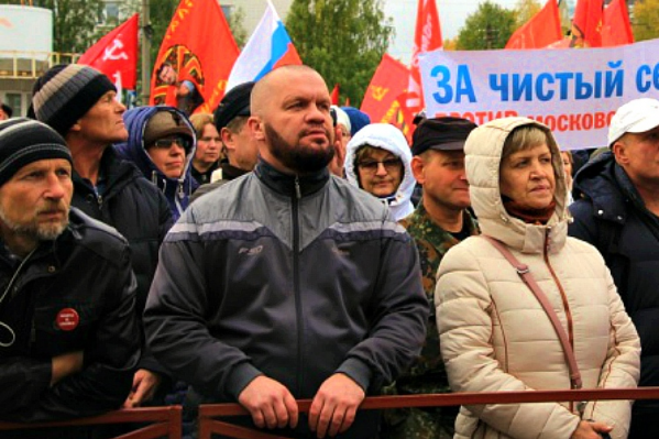 За участие в митинге и шествии Виктор Чекрыгин по решению суда должен заплатить 30 тысяч рублей За участие в митинге и шествии Виктор Чекрыгин по решению суда должен заплатить 30 тысяч рублей