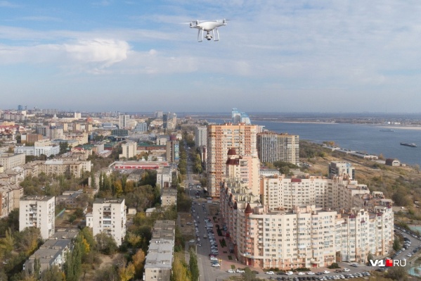 Снимать с дрона праздники можно, а носить их на публичные мероприятия — нет Снимать с дрона праздники можно, а носить их на публичные мероприятия — нет