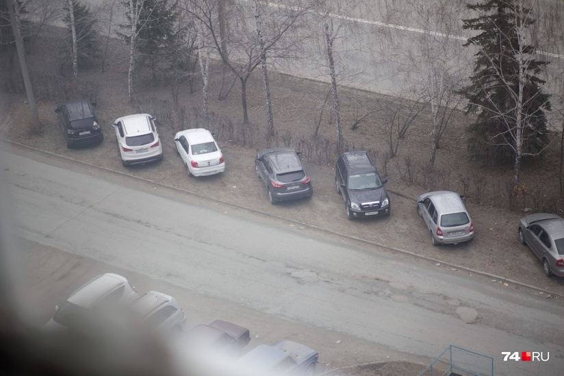 Кому пожаловаться за парковку на тротуаре во дворе ленинский челябинск