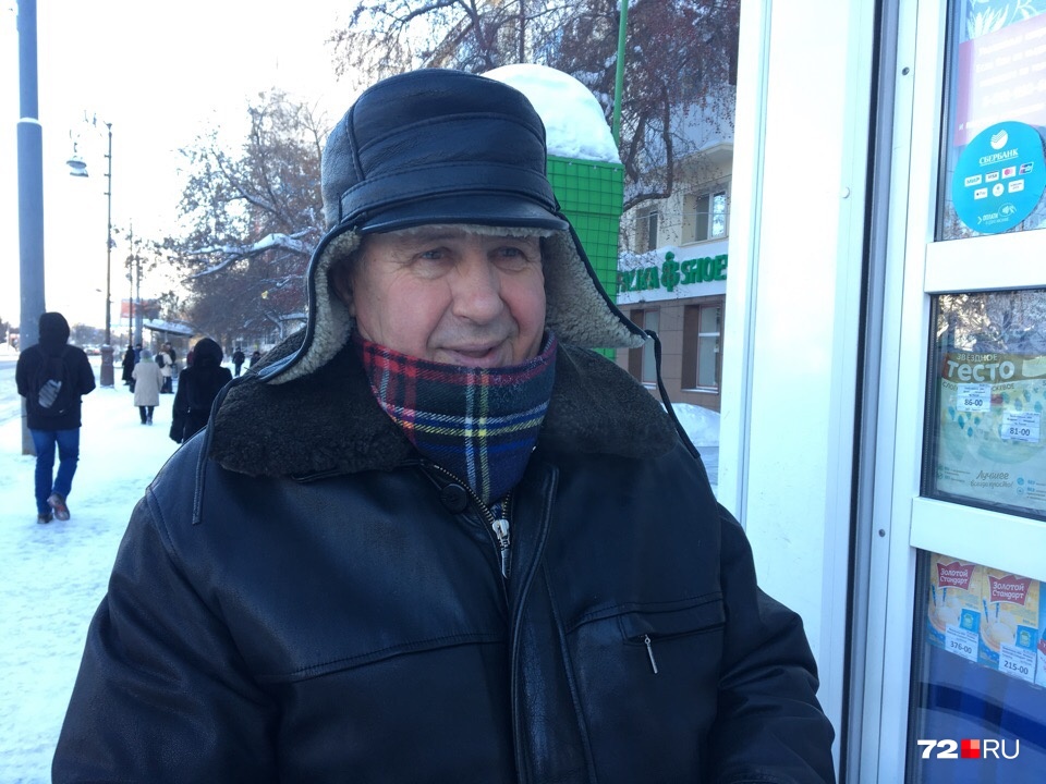 Мужчина назвался Николаем. Говорит, эскимо для внука купил, две штуки Мужчина назвался Николаем. Говорит, эскимо для внука купил, две штуки