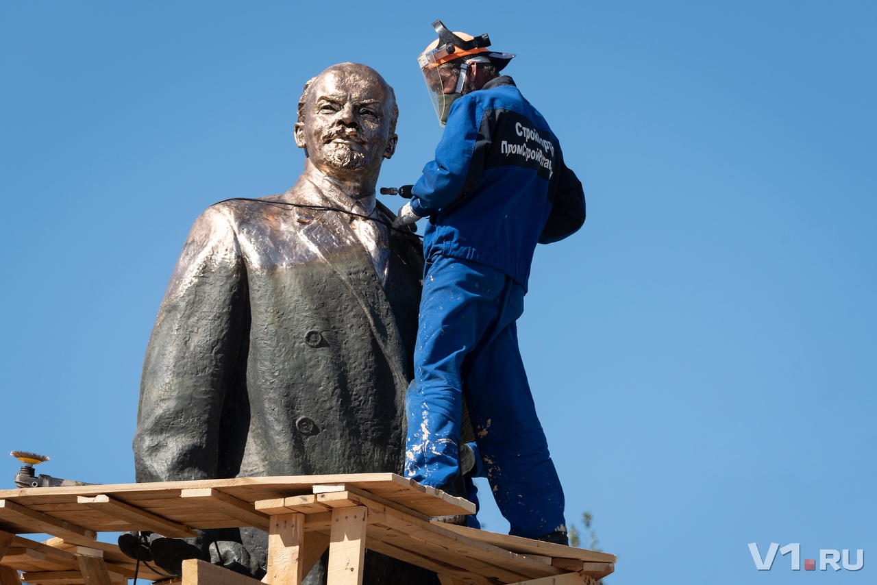 «Ленин будет жить»: В Волгограде появится золотой памятник Ильичу