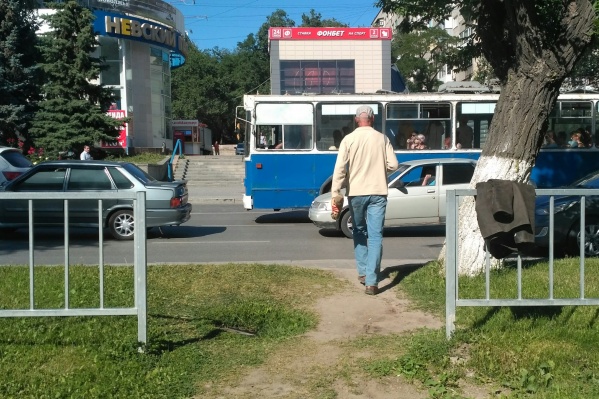 Скандал из-за отмены пешеходного перехода разразился в Волгограде еще в 2017 году Скандал из-за отмены пешеходного перехода разразился в Волгограде еще в 2017 году 