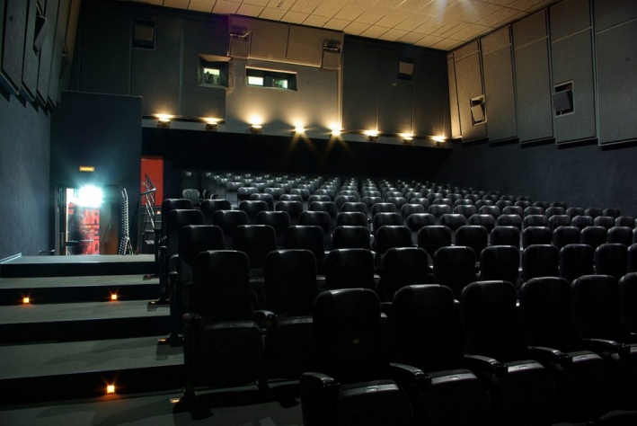 Восемь кинозалов — к вашим услугам