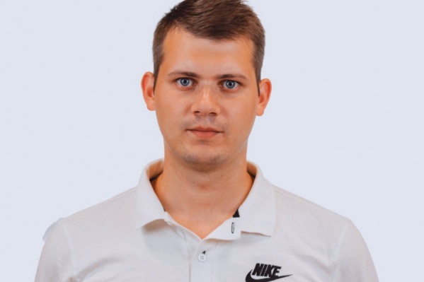 Андрей летел вместе со своим футбольным клубом, но, увидев, что пассажирке стало плохо, бросился на помощь Андрей летел вместе со своим футбольным клубом, но, увидев, что пассажирке стало плохо, бросился на помощь