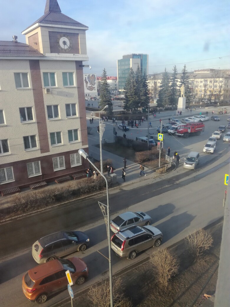 Снова бомба? В Первоуральске «заминировали» администрацию и управление образования