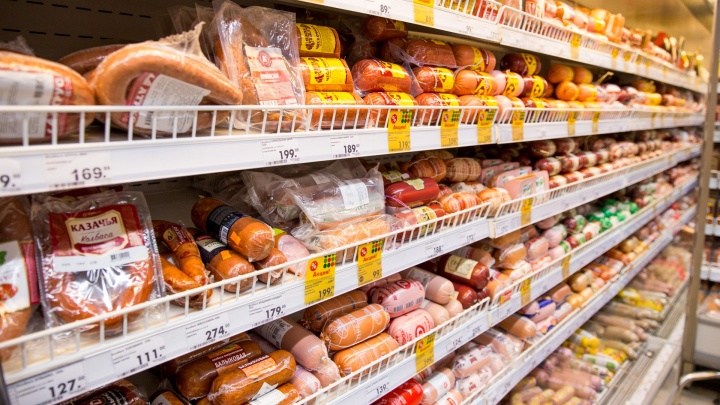 В Ярославле мужчина украл из супермаркета 12 батонов колбасы: куда дел награбленное