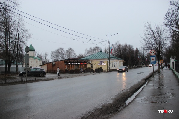Воды нет ни в жилых домах, ни в объектах соцсферы, ни на предприятиях Воды нет ни в жилых домах, ни в объектах соцсферы, ни на предприятиях