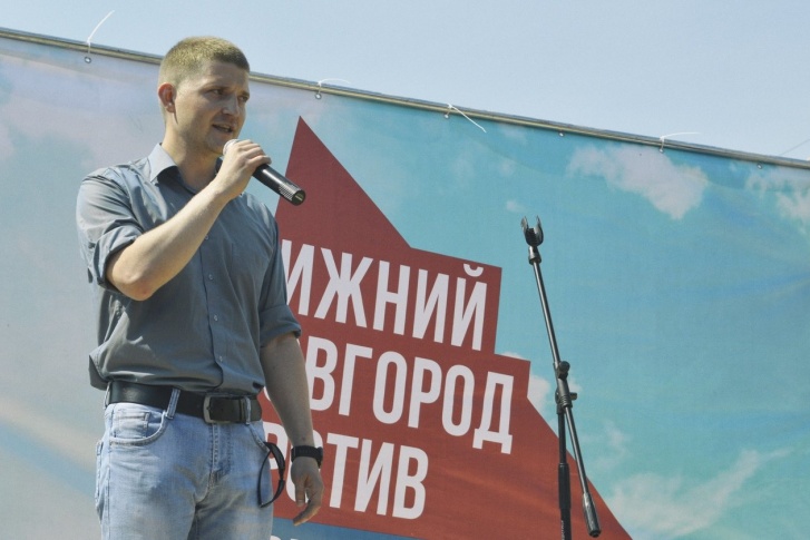 Дмитрий Силивончик пошел под арест за митинг против пенсионной реформы Дмитрий Силивончик пошел под арест за митинг против пенсионной реформы
