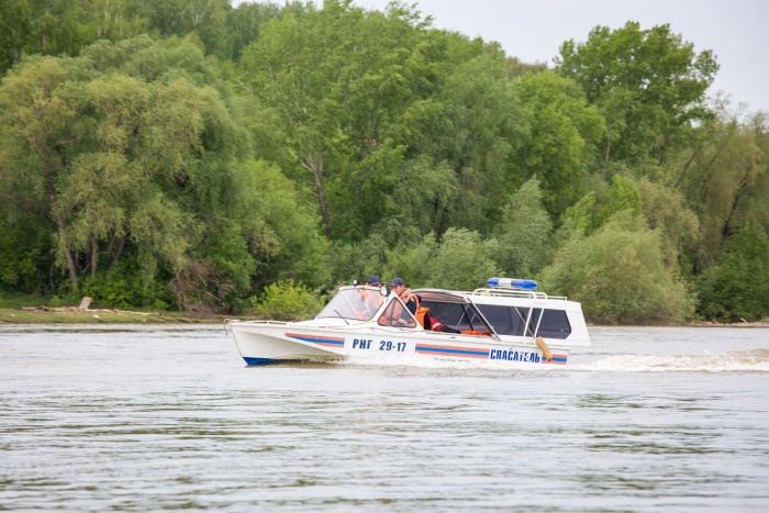 Уснувшего на матрасе мужчину отнесло далеко от берега Уснувшего на матрасе мужчину отнесло далеко от берега