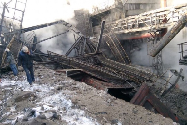 Обрушившееся сооружение новое, его построили два года назад под руководством китайцев Обрушившееся сооружение новое, его построили два года назад под руководством китайцев