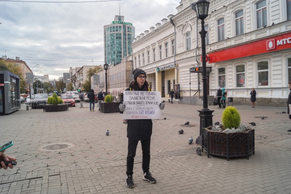 Семён вышел с одиночным пикетом Семён вышел с одиночным пикетом