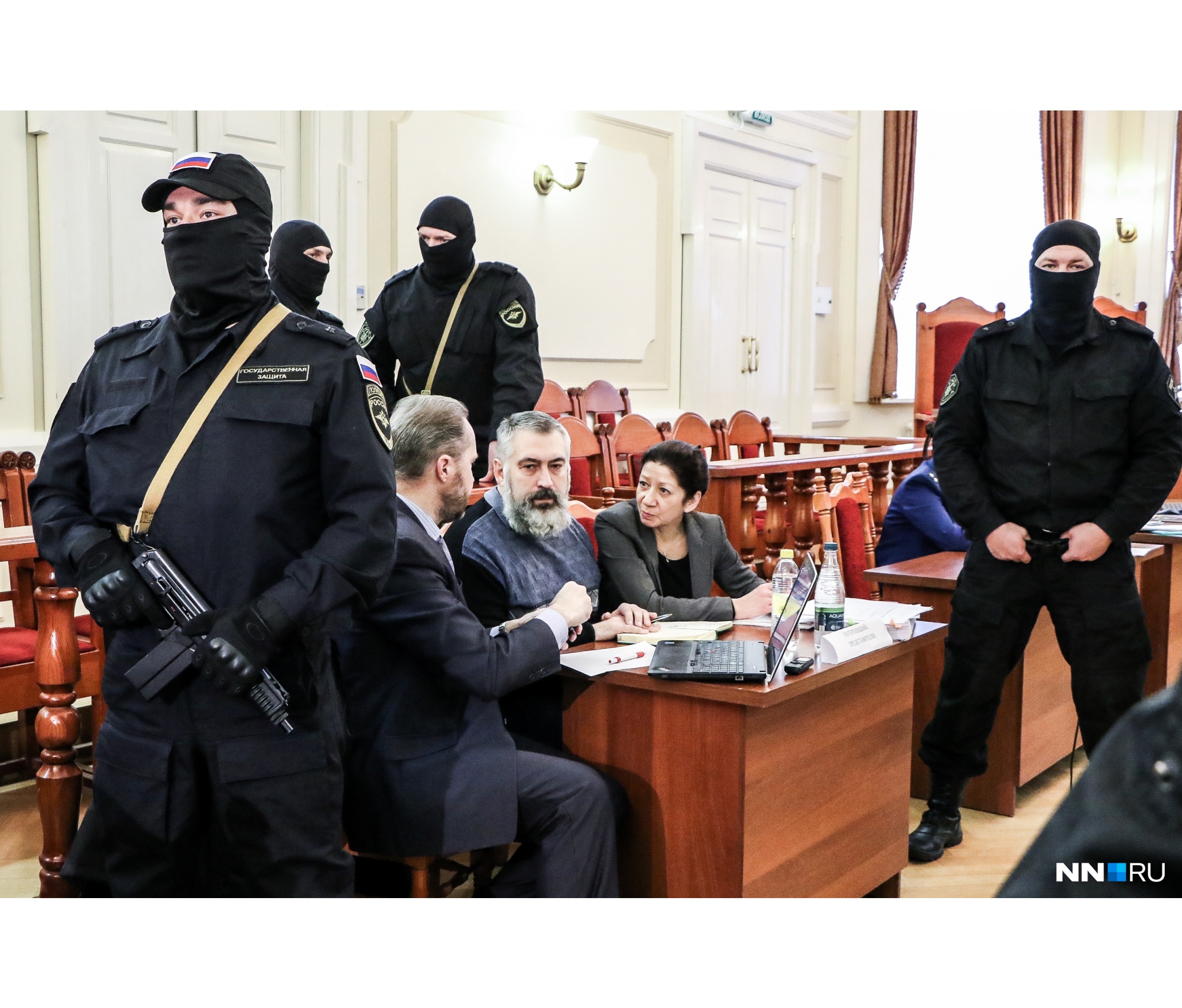 Новоселов находится под госзащитой, его охраняют даже в зале суда Новоселов находится под госзащитой, его охраняют даже в зале суда