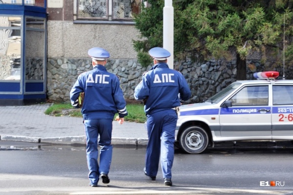 Сотрудник ГИБДД составлял протокол на брата Андрианова, чем привел его в бешенство Сотрудник ГИБДД составлял протокол на брата Андрианова, чем привел его в бешенство
