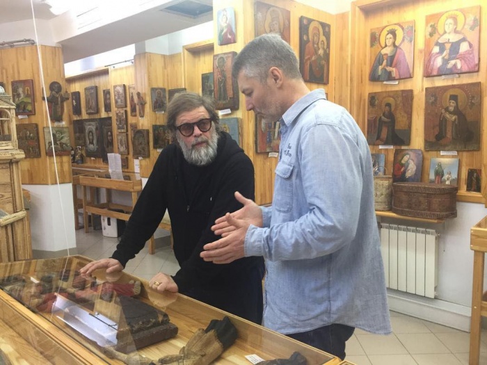 По словам Ройзмана, Гребенщиков хорошо разбирается в иконах и является очень интересным собеседником По словам Ройзмана, Гребенщиков хорошо разбирается в иконах и является очень интересным собеседником